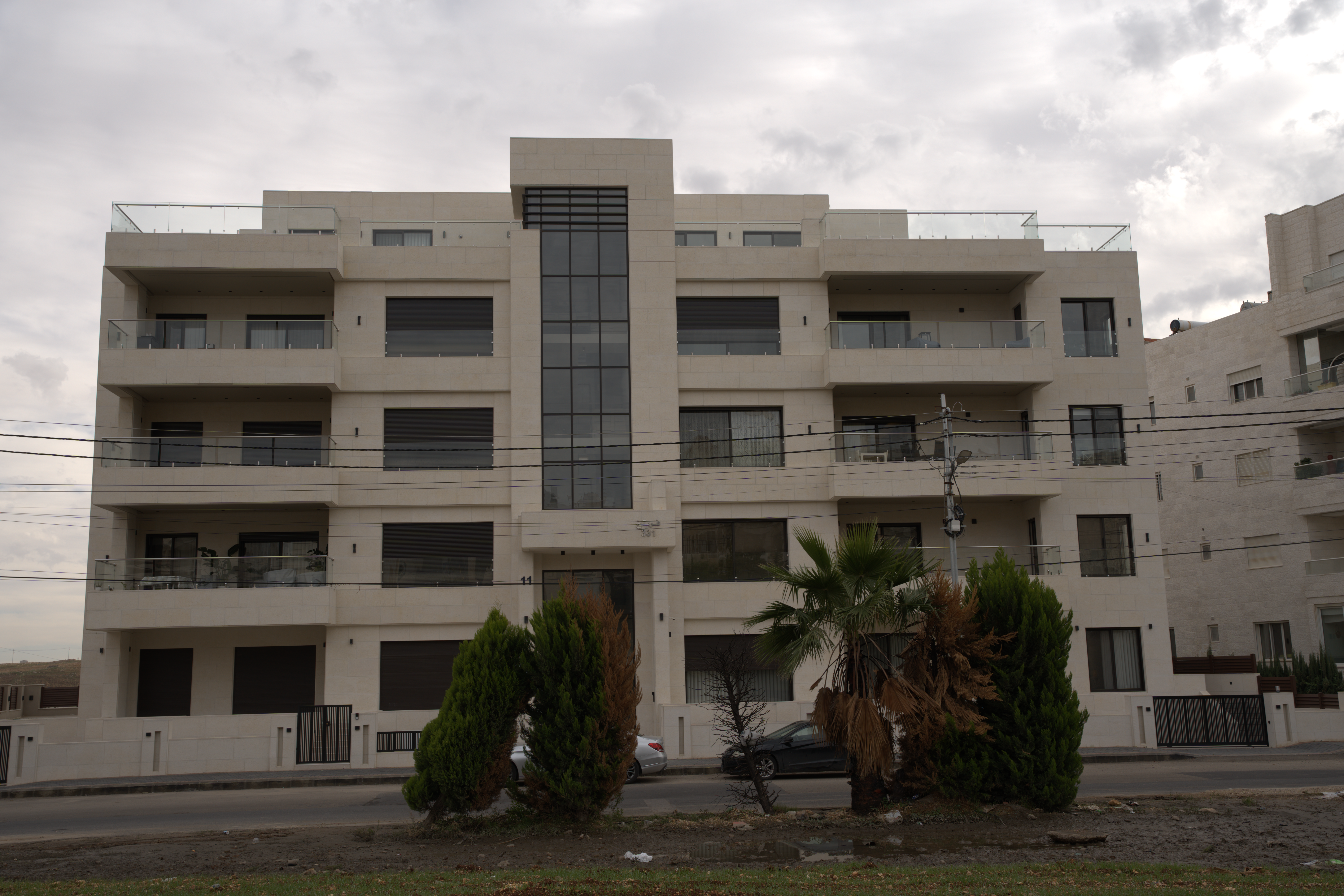 Dair-Ghbar Luxury Apartments image 2